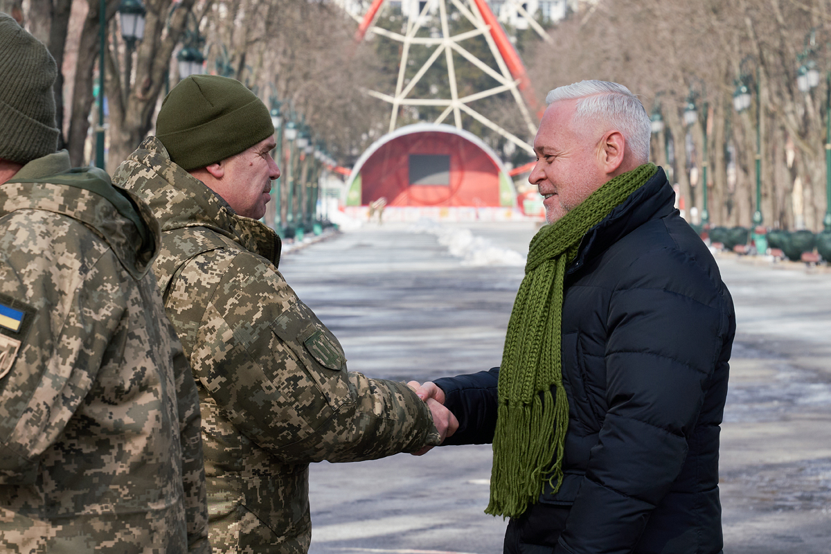Ігор Терехов нагородив військовослужбовців ТрО за оборону Харкова