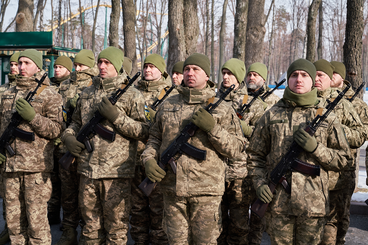 Ігор Терехов нагородив військовослужбовців ТрО за оборону Харкова