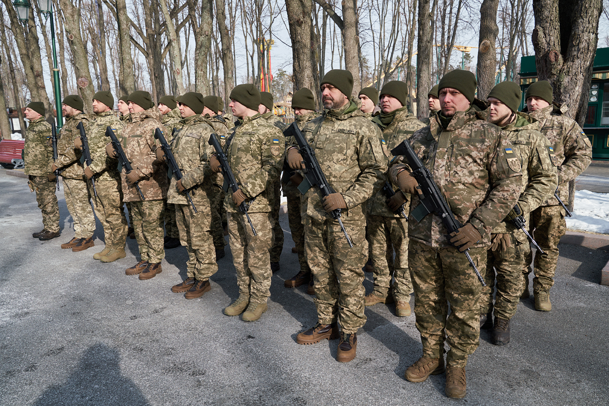 Ігор Терехов нагородив військовослужбовців ТрО за оборону Харкова