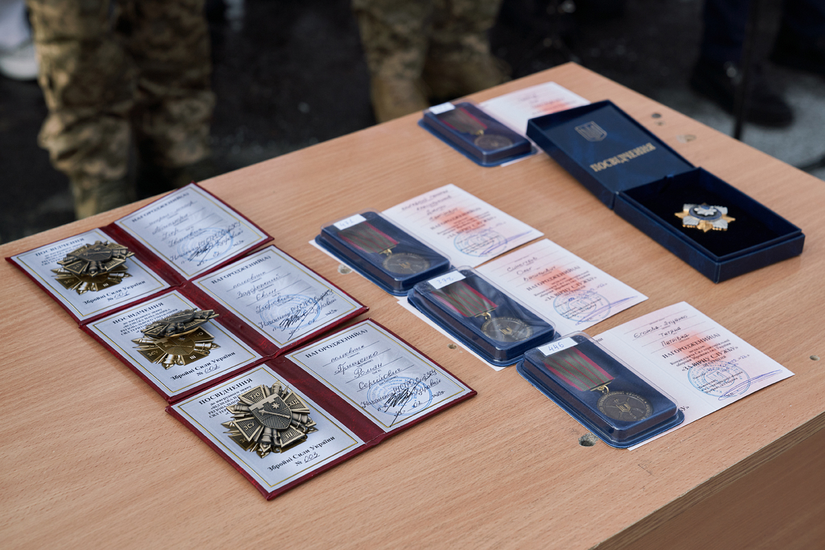 Ігор Терехов нагородив військовослужбовців ТрО за оборону Харкова