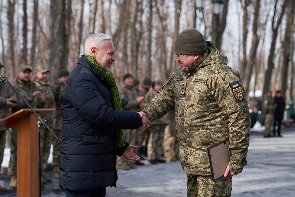 Ігор Терехов нагородив військовослужбовців ТрО за оборону Харкова