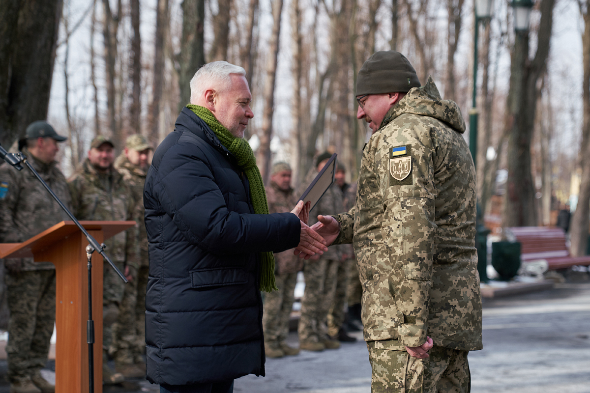 Ігор Терехов нагородив військовослужбовців ТрО за оборону Харкова