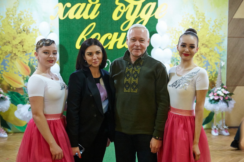 Ігор Терехов привітав жінок ще трьох районів Харкова зі святом весни