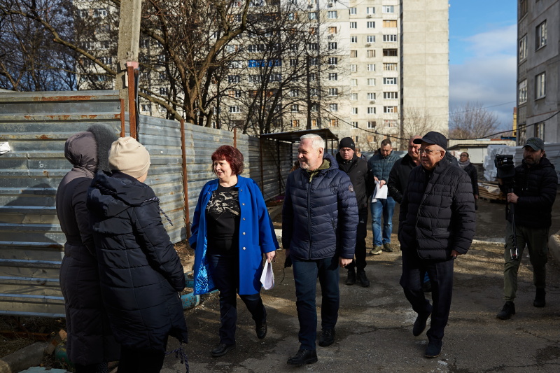 В Індустріальному районі активно ремонтують житлові будинки