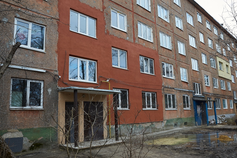 В Індустріальному районі активно ремонтують житлові будинки