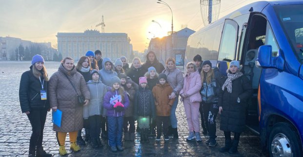 Дітей з Харкова відправили до центру психологічної реабілітації