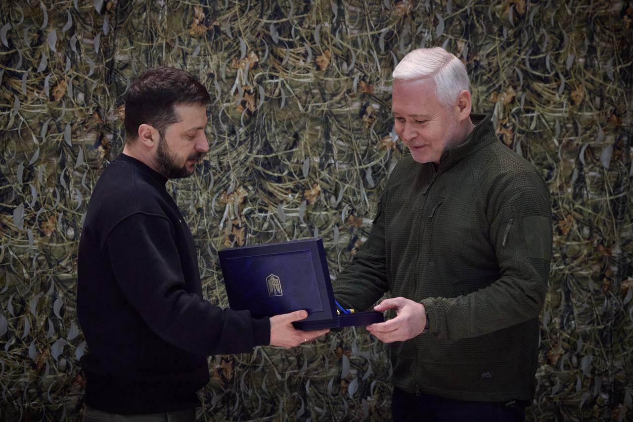 Володимир Зеленський вручив Ігорю Терехову почесну відзнаку міста-героя Харкова
