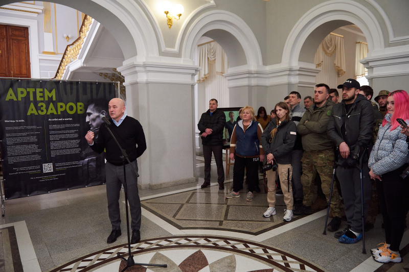 У Харкові відкрилася виставка картин загиблого добровольця Артема Азарова