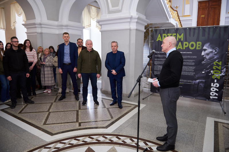 У Харкові відкрилася виставка картин загиблого добровольця Артема Азарова