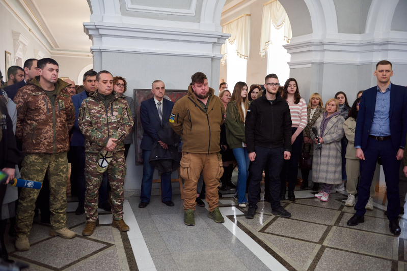 У Харкові відкрилася виставка картин загиблого добровольця Артема Азарова
