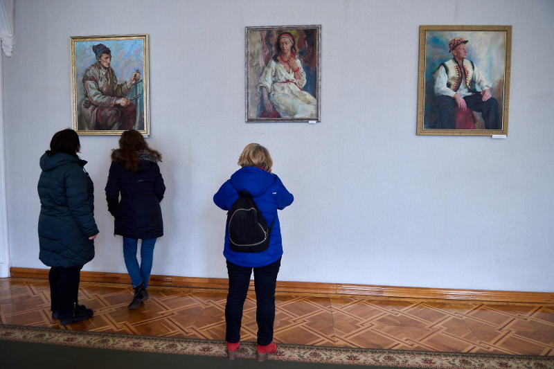 У Харкові відкрилася виставка картин загиблого добровольця Артема Азарова