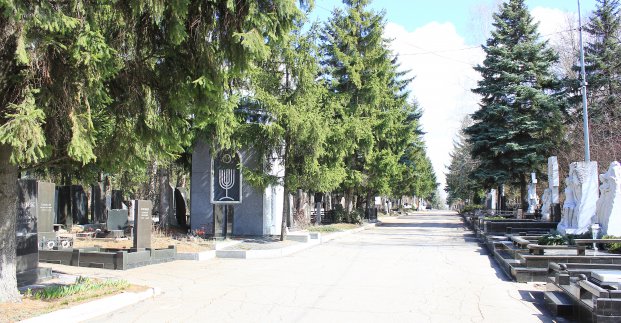 Харків'ян просять не відвідувати кладовища під час поминальних днів