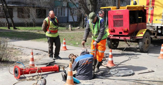 «Харківводоканал» усунув аварію на вулиці 23 Серпня
