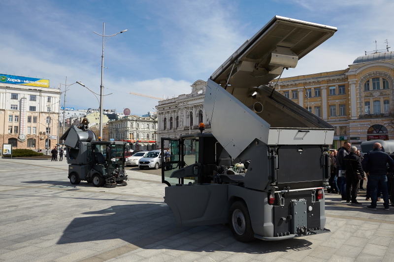 У Харкові триває волонтерська акція з прибирання вулиць