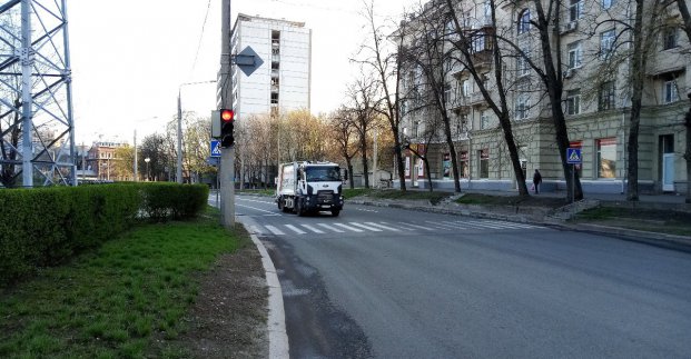 Бригади КВПВ наводять лад у районі Гімназійної набережної 
