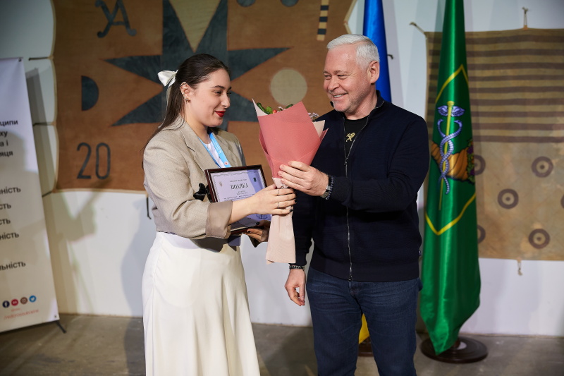 Ігор Терехов нагородив представників Товариства Червоного Хреста