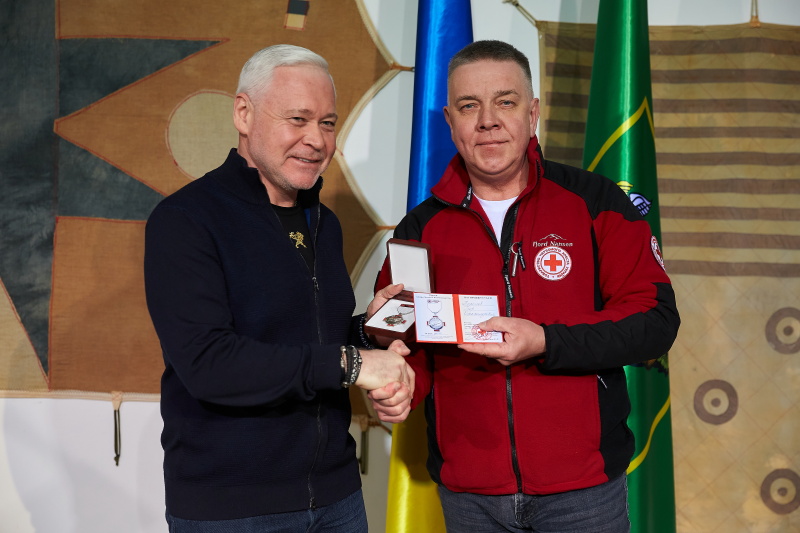 Ігор Терехов нагородив представників Товариства Червоного Хреста