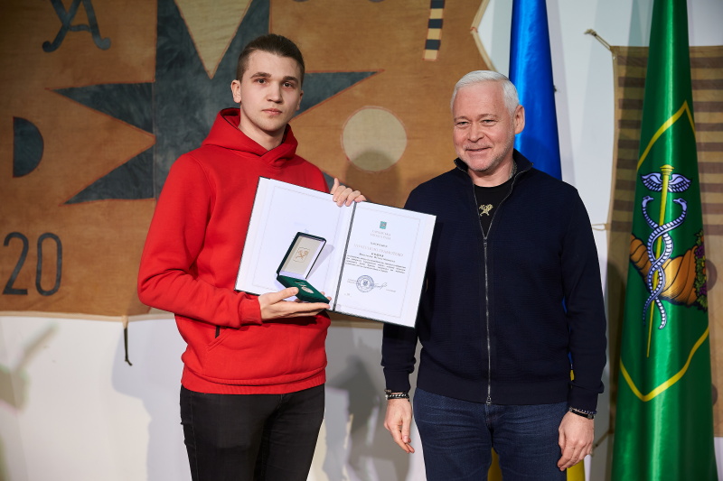 Ігор Терехов нагородив представників Товариства Червоного Хреста
