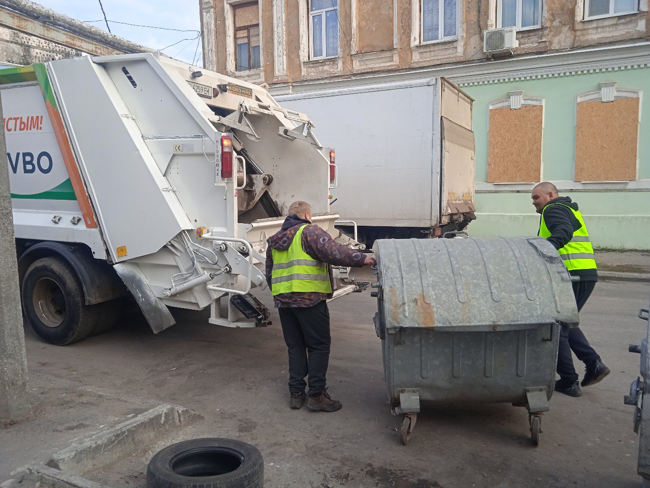КВПВ наводить лад у районі Свято-Благовіщенського собору