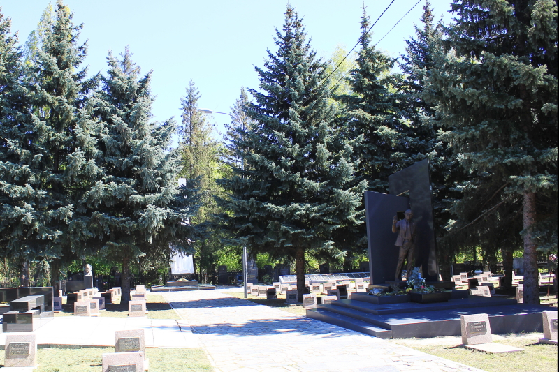 У Харкові триває впорядкування меморіальних комплексів та кладовищ