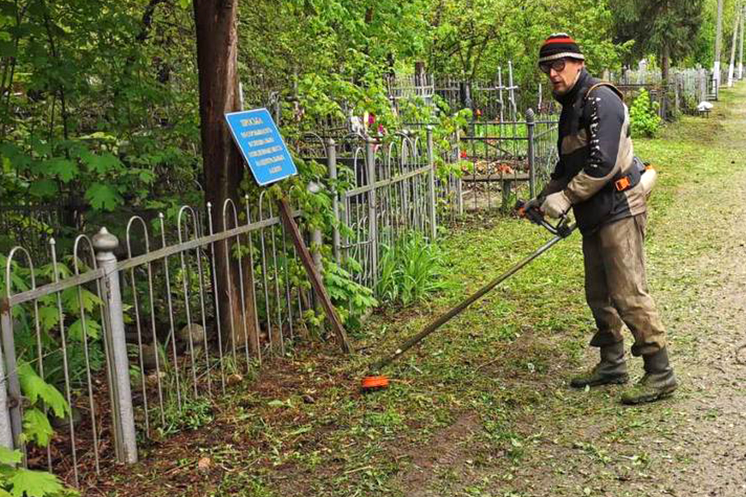 У Харкові триває впорядкування меморіальних комплексів та кладовищ