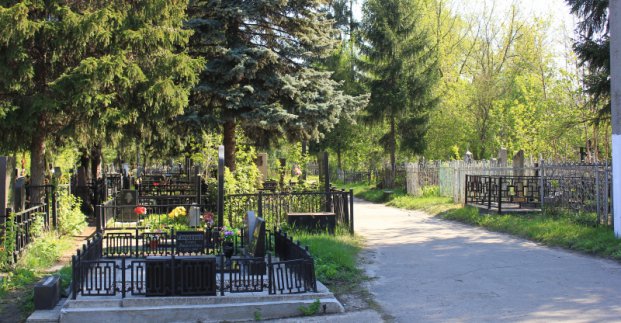 У Харкові закінчують прибирання цвинтарів та меморіалів