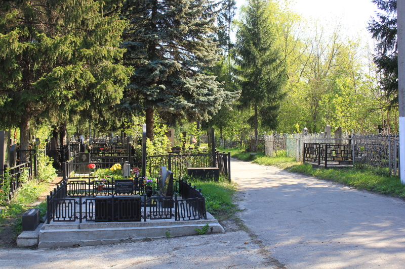 У Харкові закінчують прибирання цвинтарів та меморіалів
