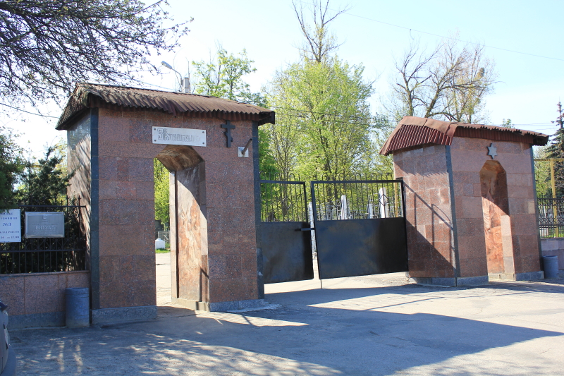 У Харкові закінчують прибирання цвинтарів та меморіалів