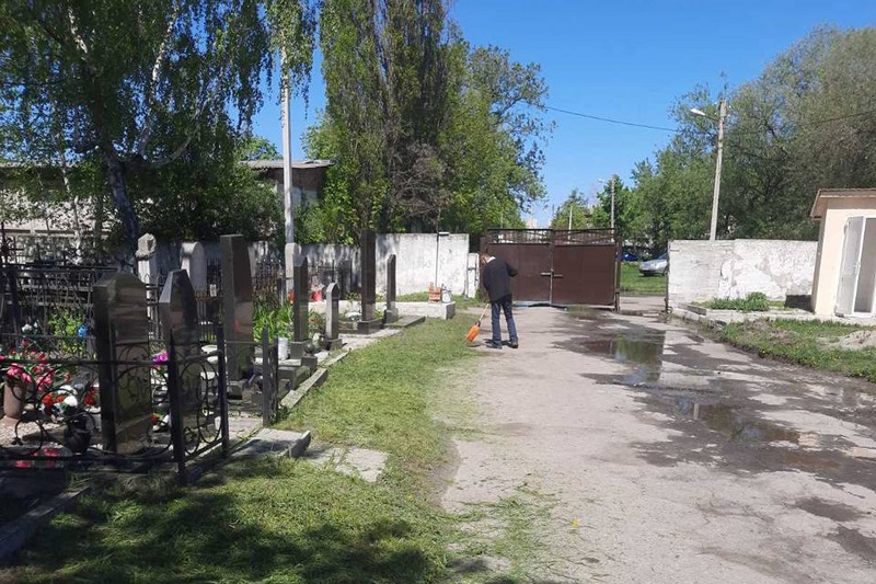 У Харкові закінчують прибирання цвинтарів та меморіалів