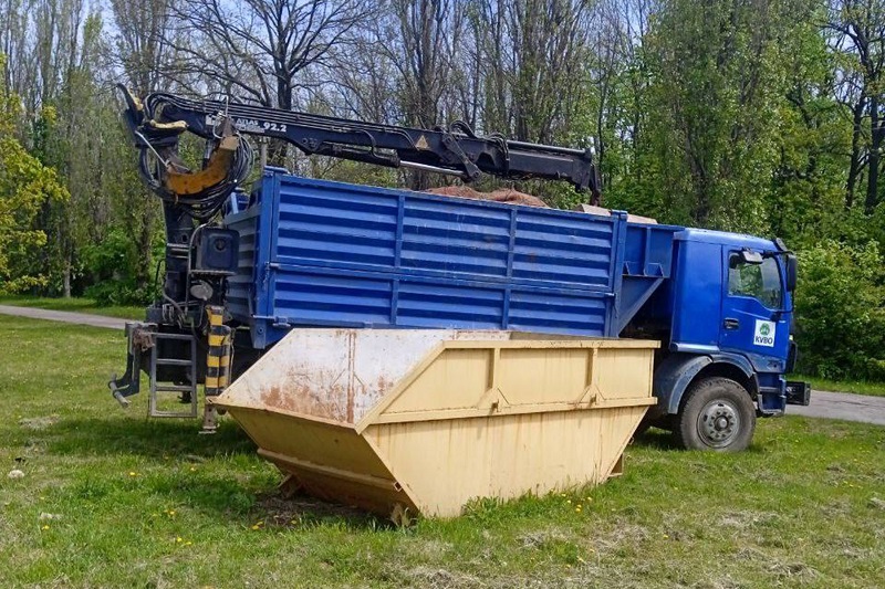 У Харкові закінчують прибирання цвинтарів та меморіалів