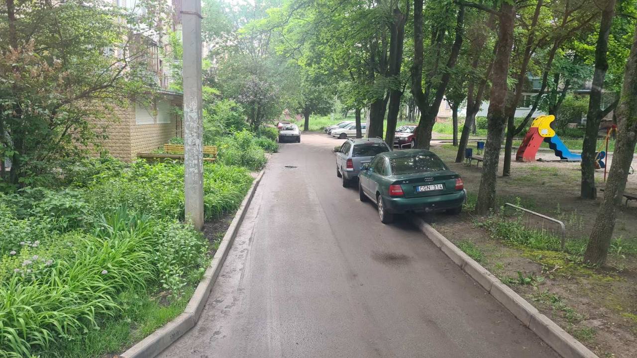 Харків'ян просять паркувати авто так, щоб не заважати проїзду спецтехніки