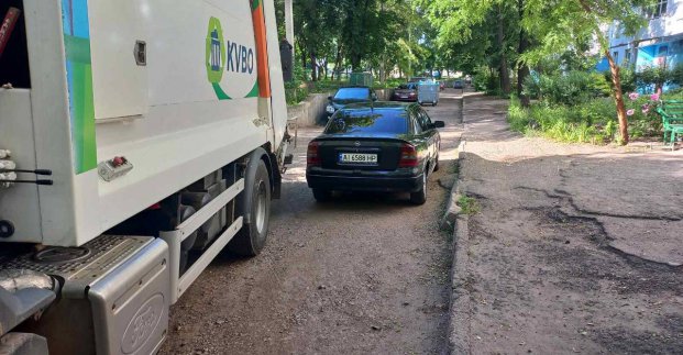 КВПВ просить водіїв не заважати вивезенню побутових відходів