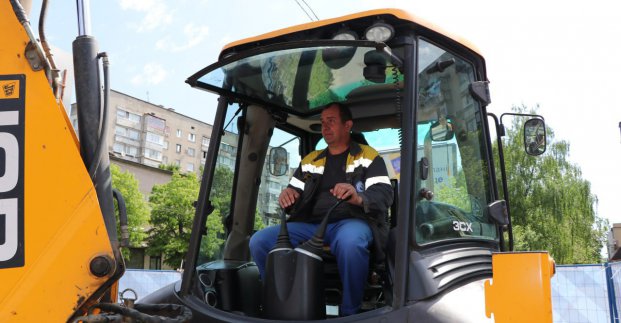 В Індустріальному районі усувають аварії на водопровідних мережах