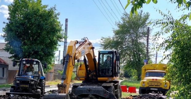 На вулиці Арсенальній усунули складну аварію на водоводі