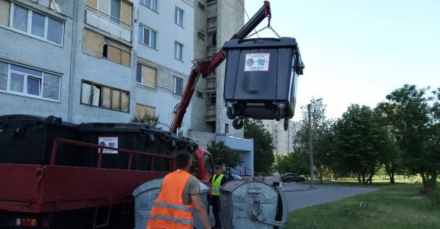 У Харкові завершують заміну сміттєвих контейнерів