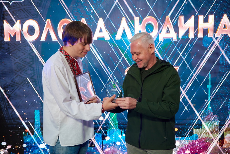 Ігор Терехов нагородив переможців конкурсу «Молода людина року»