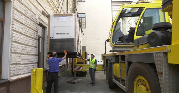 Харківські лікарні отримали генератори з Франції