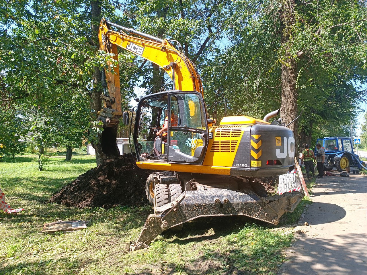 У Новобаварському районі усунули складну аварію на водоводі