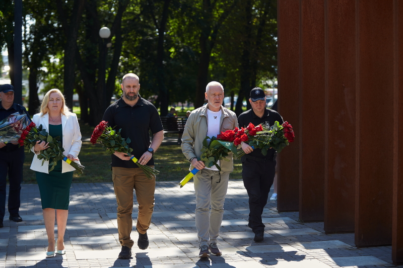 До Дня Незалежності у Харкові вшанували памʼять загиблих захисників