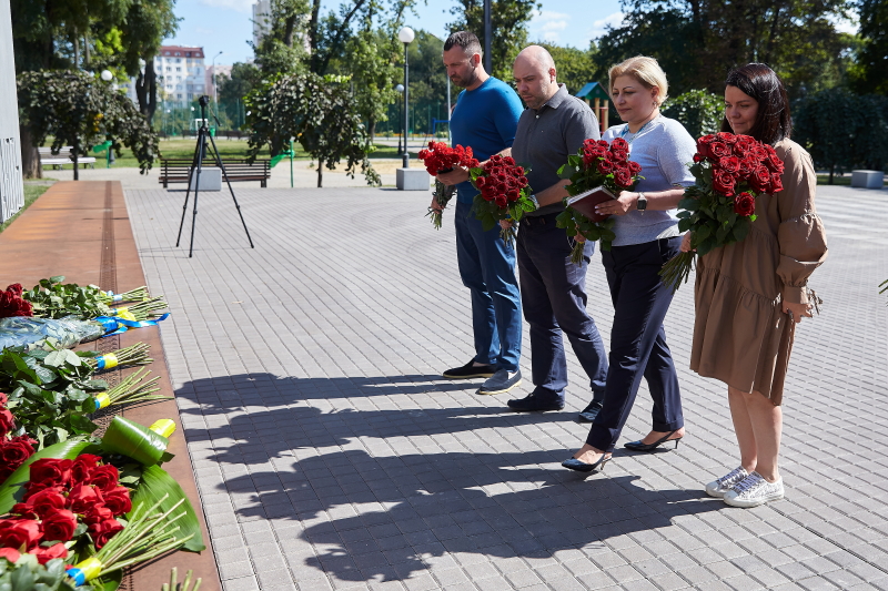 До Дня Незалежності у Харкові вшанували памʼять загиблих захисників