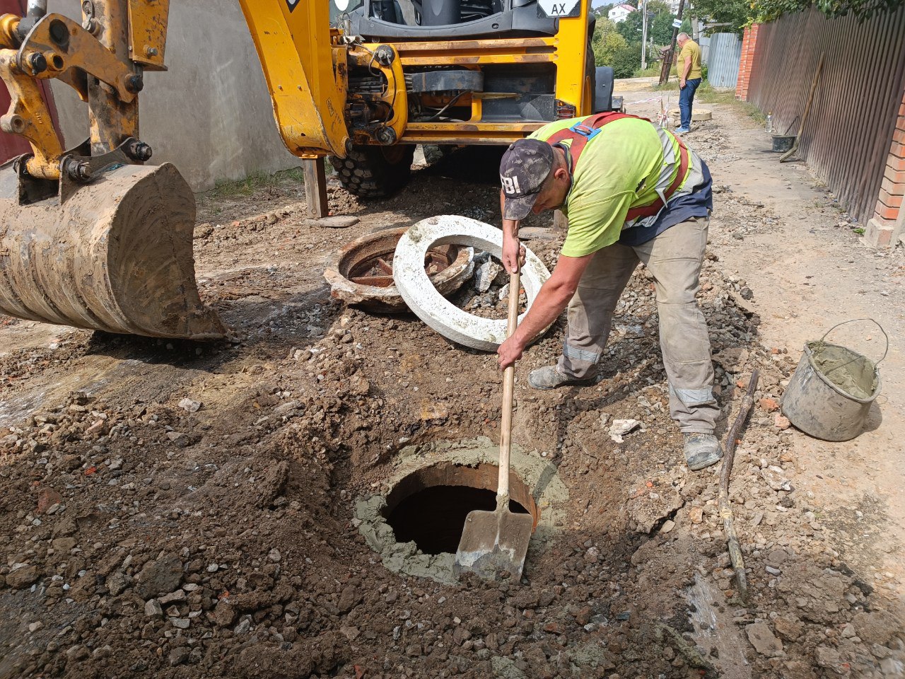 В Орському провулку переклали понад 200 метрів водопровідної магістралі