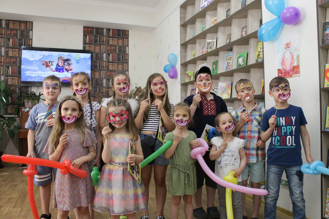 Харківські бібліотеки займаються психологічними, творчими та мовними проєктами