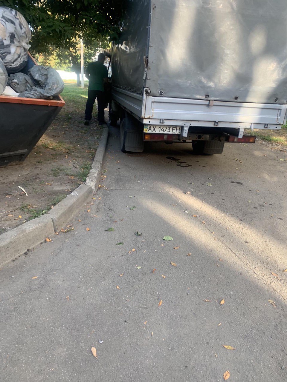 У Харкові фіксують випадки незаконного викидання великогабаритних відходів