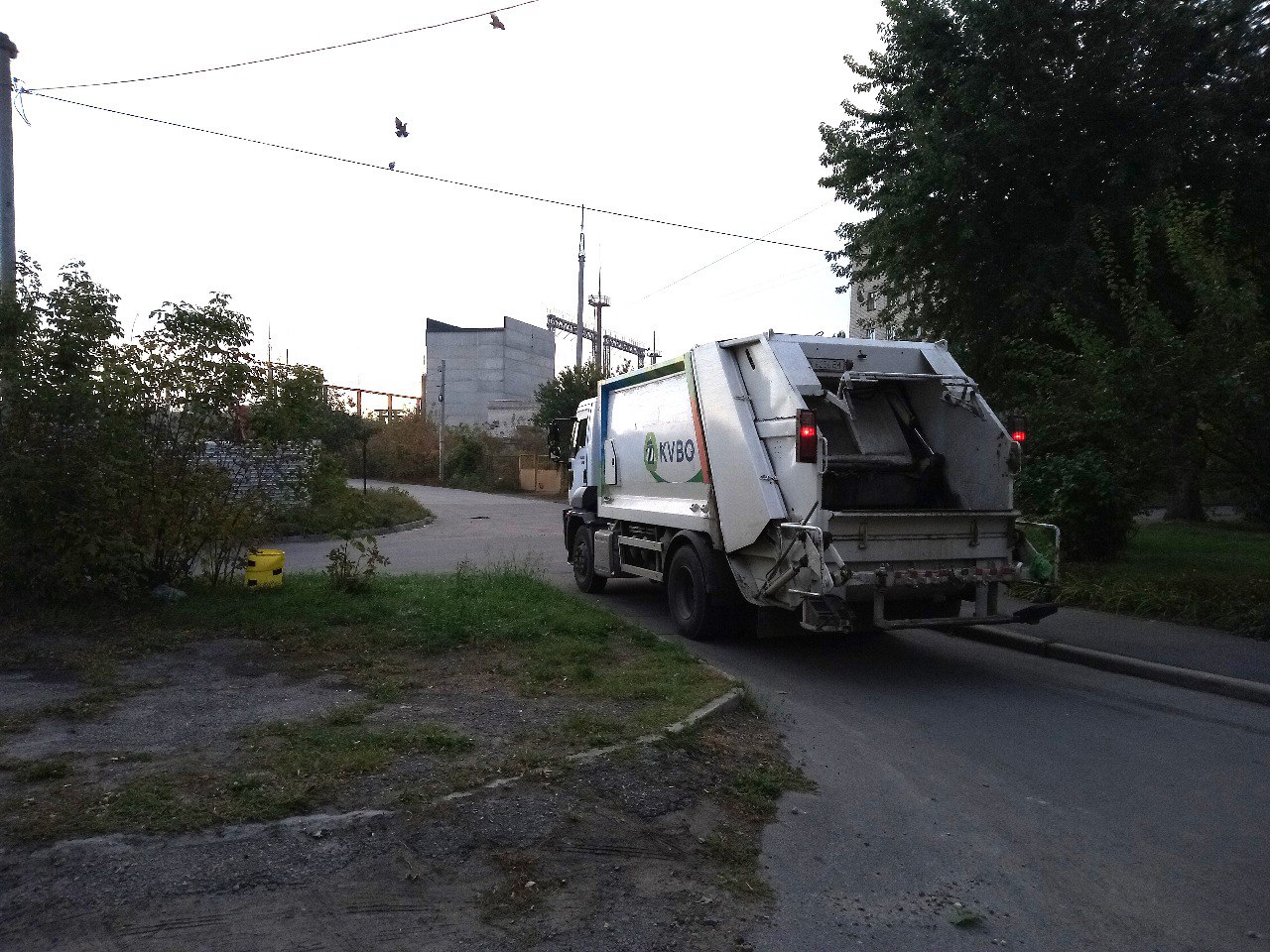 Бригади КВПВ підтримують чистоту в Салтівському та Київському районах