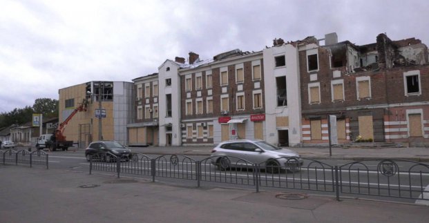 На вулиці Георгія Тарасенка відновлюють пошкоджений будинок  
