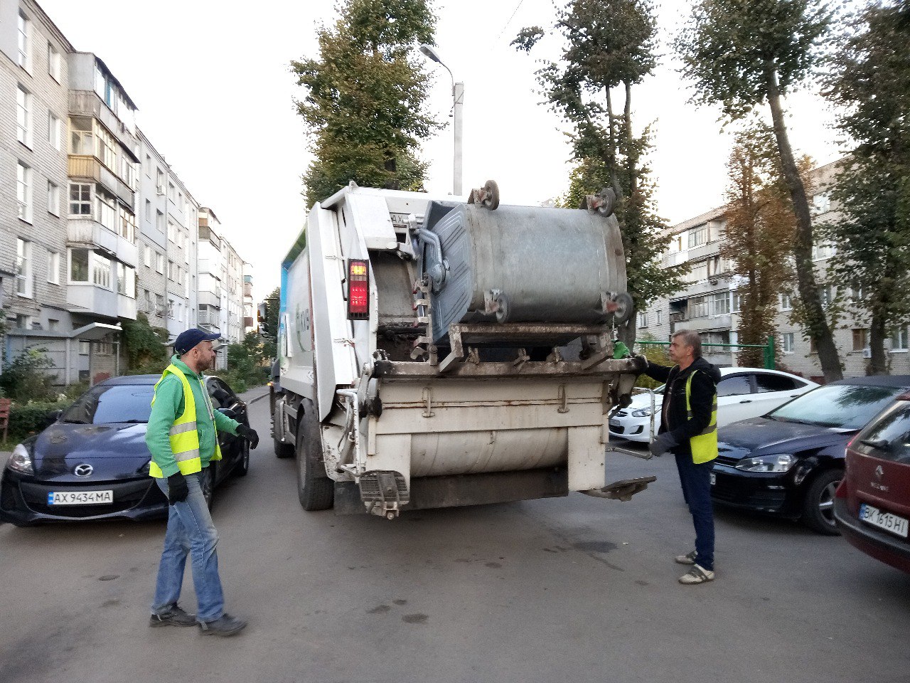 З Харкова за тиждень вивезли понад 42 тисячі кубометрів сміття