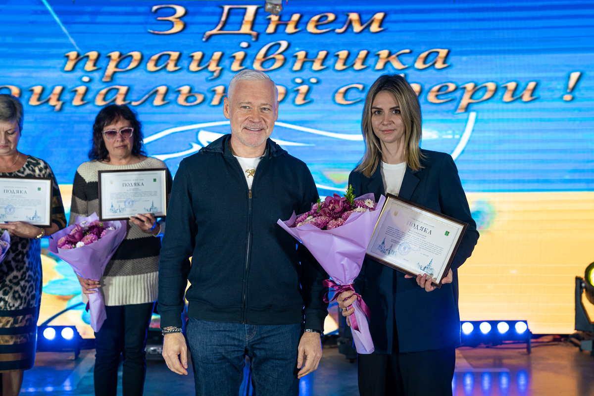 У районах Харкова відсвяткували День соціального працівника