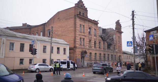 У Харкові усувають наслідки нічної атаки дронами