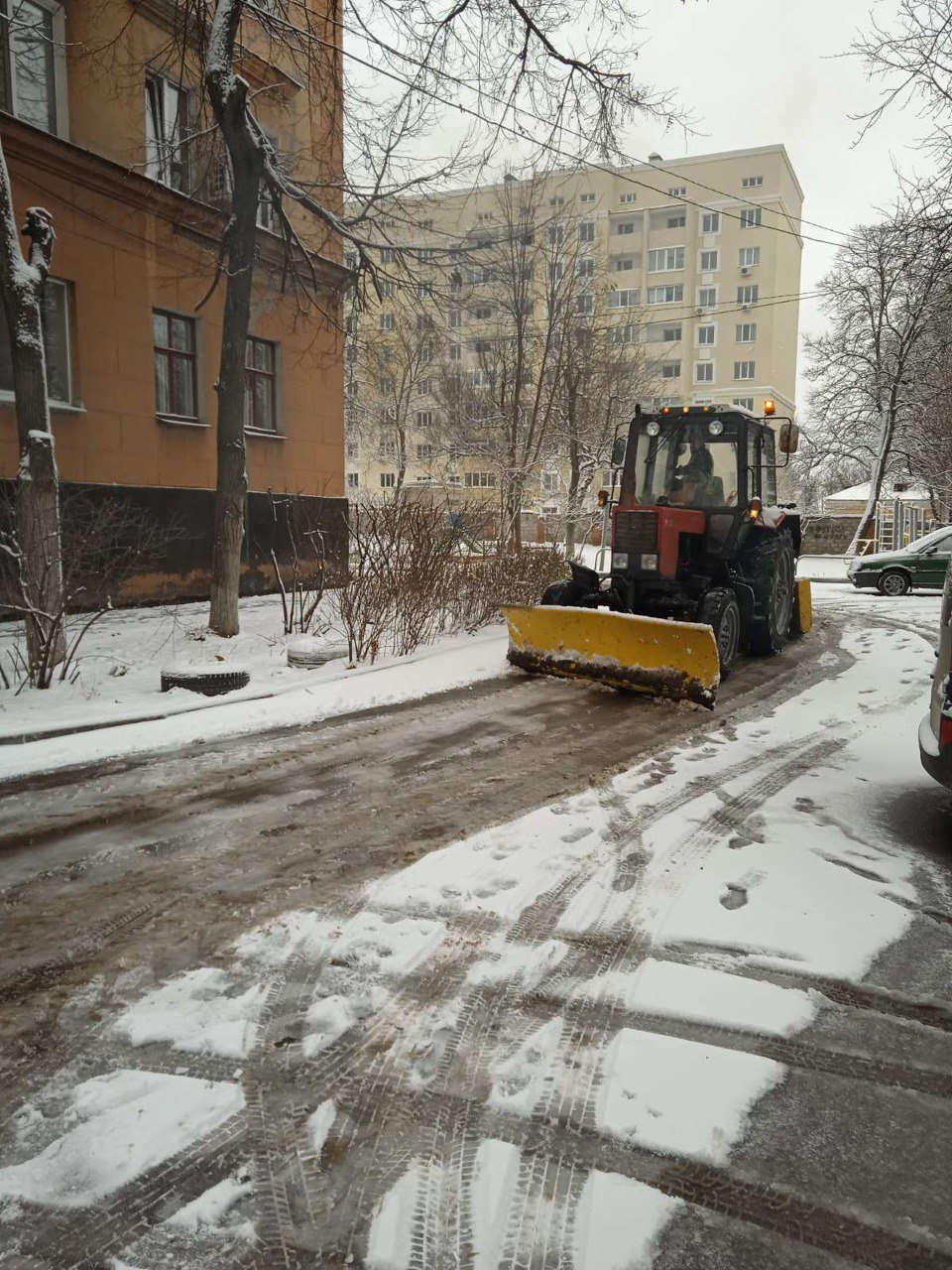 КВПВ долучився до прибирання снігу на вулицях Харкова