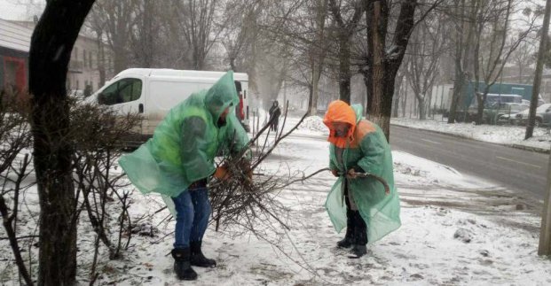 У Харкові усувають наслідки негоди